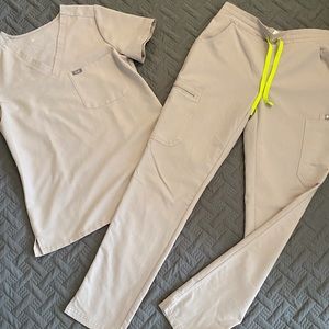 FIGS XS Slate Yola Skinny scrub pants & XS Slate Catarina top (set)